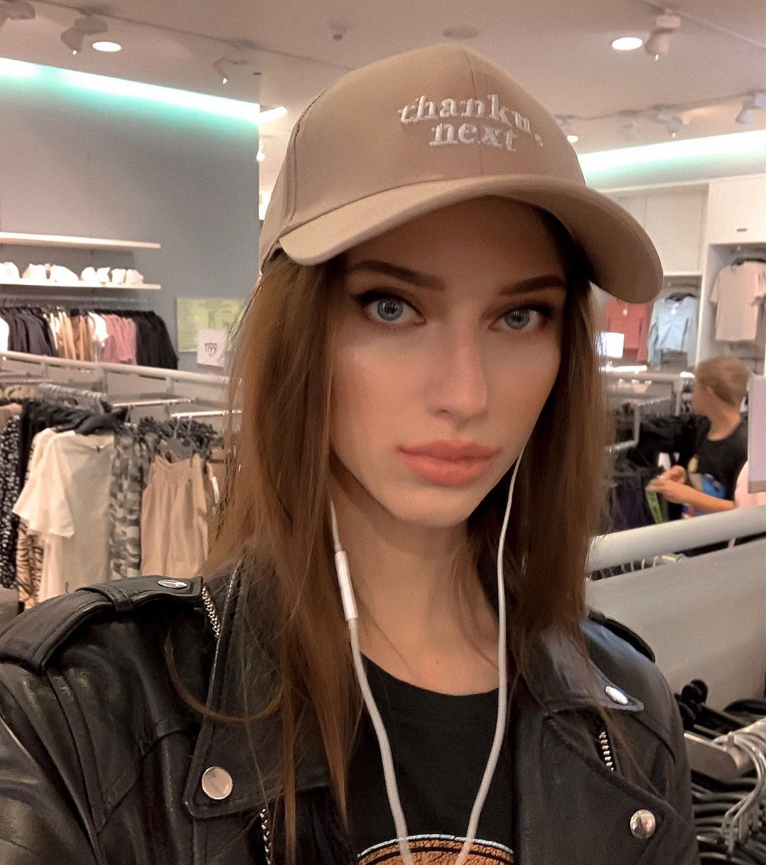 Лада привлекальеная девушка из Кирово-чепецка цена от 3000 руб