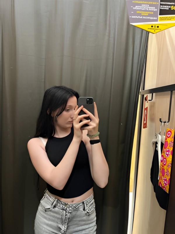 Элина привлекательная девушка из Кирово-чепецка цена от 3000 руб